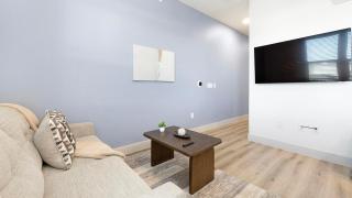 Landing Stylish Studio Gym Pool - 9