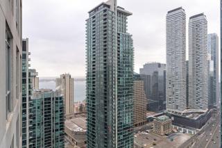 Stylish Downtown 2BR Gem with Free Parking - 4