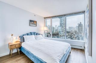 Chic Bright Condo Next to BC Place & Free Parking - 5