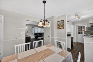 Cozy Capital Retreat Suburban Serenity - 5