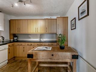 2 Bed in Brixham BX022 - 6