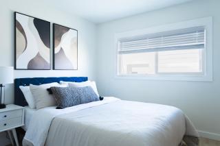 Stylish Mid-Century Modern Home - Near DT Portland - 4