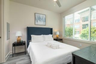 Riverfront Stay Downtown Views Queen Bed Free Parking - 7