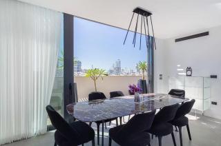 Just 2 mins walking from the best beaches in Tel Aviv ! - 1