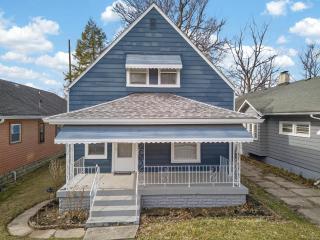 Mins to Children's Museum - Capitol Avenue Classic - 8