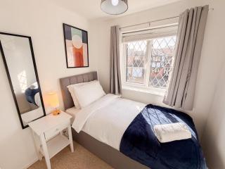 Perfect for Contractors! Driveway Parking for 2 Vans! NEC - HS2 - Solihull - 8