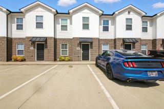 Arte Luxury townhomes O5 I Comfy 2 Bed 25 Bath - 1