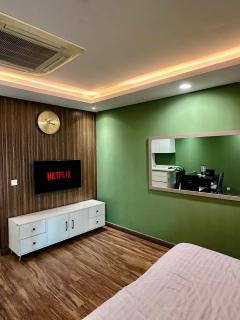 The Executive studio Apartment Gold crest Mall - 6