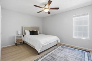 Updated 2BR 2BA with full kitchen - 0