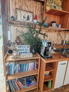 Carpatina A-Frame Retreat - Rustic Cabins for Couples - 4