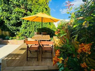 Totterdown's Fabulous House & Floral Garden - Bristol - 1