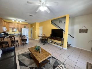 Gorgeous 3 bedroom townhome Walk to the beach - 0