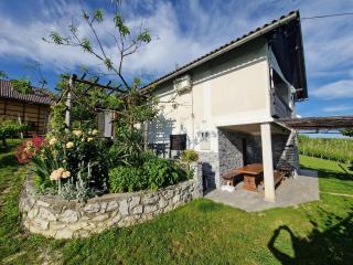 Vineyard Cottage with Private Jacuzzi - 7