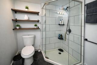 Cozy Corner Charming 1BR with WiFi - 4