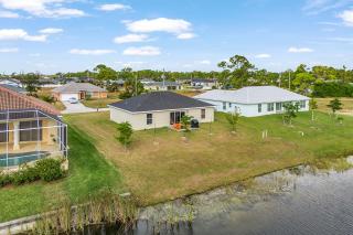 Canal-Front Fun! Fish & Relax in Cape Coral - 8