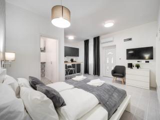 Freshly designed central studio - 4