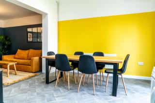 4 BD Sleeps 7 Parking WiFi - 1