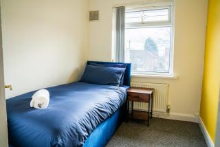 4 BD Sleeps 7 Parking WiFi - 7