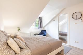 Easy Airport Access - Balcony - Simple Stay - 1