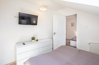 Easy Airport Access - Balcony - Simple Stay - 1
