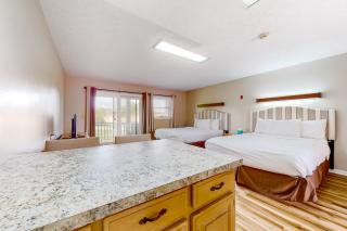 Studio W Patio Close to Lake Fitness room Games - 2