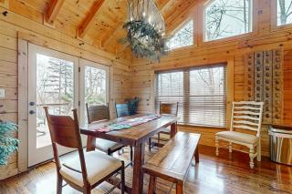 Relaxing Waterfront Stay Sleeps 16 Deck Hot Tub - 8