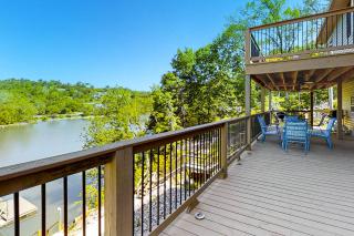 Lakeside Cabin Retreat Sleeps 12 BBQ Grill Dock - 8