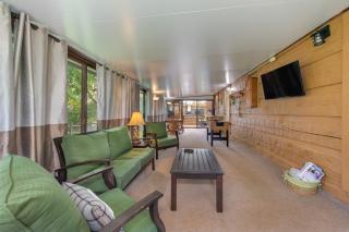 River View Home W Multi-Level Deck Yard Hot Tub - 1