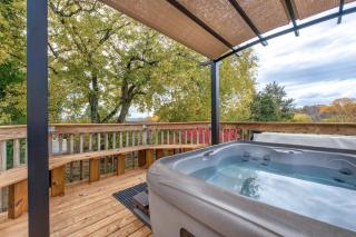 River View Home W Multi-Level Deck Yard Hot Tub - 7