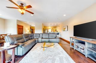 Lakefront Retreat Sleeps 6 Fireplace Boat Slip - 4
