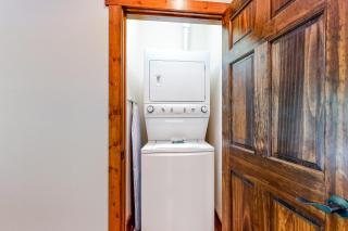 Lakefront Retreat Sleeps 6 Fireplace Boat Slip - 5