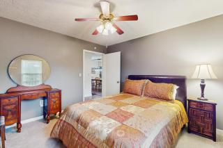 Cozy Lake Duplex Sleeps 5 Games Dog-friendly - 0