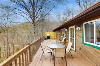 Cozy Lake Duplex Sleeps 5 Games Dog-friendly - 4