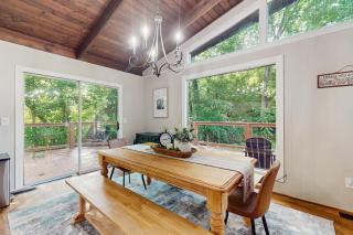 Charming Cabin Sleeps 10 Hot Tub Fireplace - 4