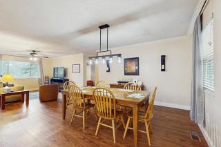 Serene Lake Home Sleep 7 Grill Games Dog Friendly - 3