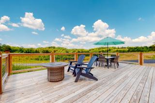 Lakefront Home Sleeps 8 Spacious Deck Pool Access - 0