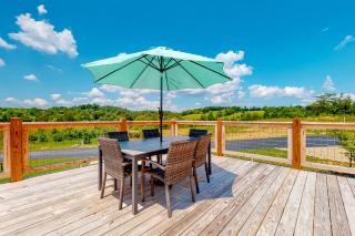 Lakefront Home Sleeps 8 Spacious Deck Pool Access - Sevierville - 8
