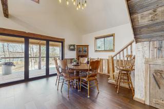 Cozy Lake Front Cabin Sleeps 4 Dock Play Yard - 4