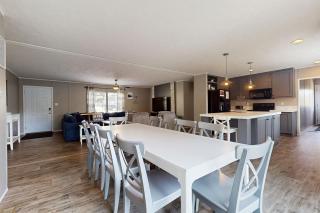 New Lake Home Sleeps 14 Private Dock Deck Grill - Jacksboro - 1