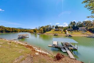 Stunning Lake Front Home Sleeps 13 Dock Views - 2