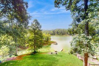 Lakefront Cabin W Private Dock Hot Tub Cigar room - Dandridge - 3
