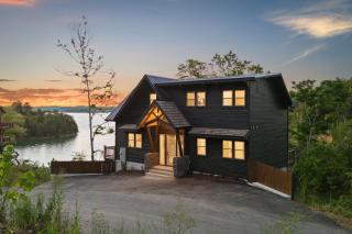 Lakefront Cabin Sleeps 14 Private Pool Game room - 7