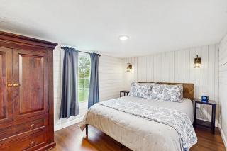 Peaceful Farmhouse Sleeps 6 Fire Pit Grill - 8