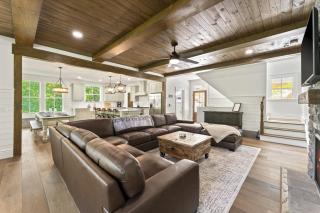 Lakeside Retreat Sleeps 22 Dock Grill Game Room - 4