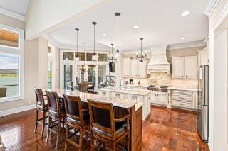 Luxe Lakefront Home Sleeps 14 Dock Amazing Views - 8