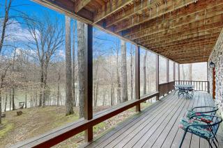 Dog Welcome Lake Home Sleeps 15 Floating Dock - 0