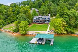 Lakefront Escape Sleep 12 Dock Hot Tub Pool Grill - 0