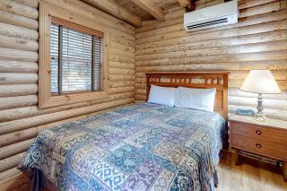 Dog Welcome Lakefront Cabin Sleep 13 Fire Pit Private Dock - 9