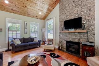 Charming Lakefront Home Sleep 12 Dock Boat Launch - 0