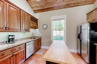 Charming Lakefront Home Sleep 12 Dock Boat Launch - 9